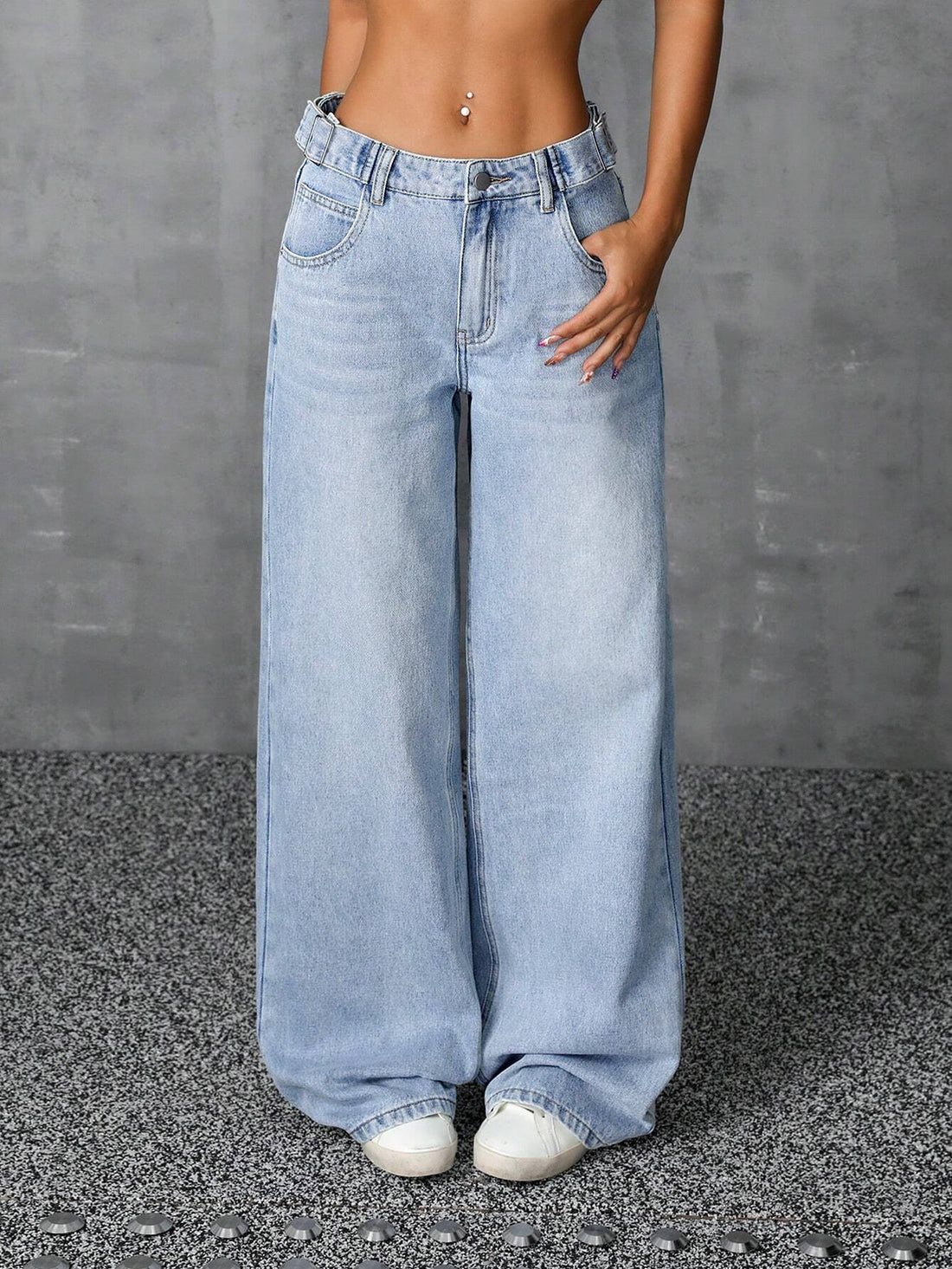 LT1K High-Waisted Light Blue Wide-Leg Jeans.