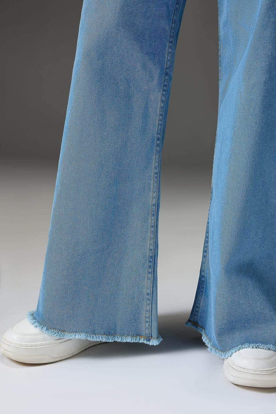 ZARA Light Blue Utility Pocket Wide-Leg Frayed Hem Jeans. - lessthan1thousand
