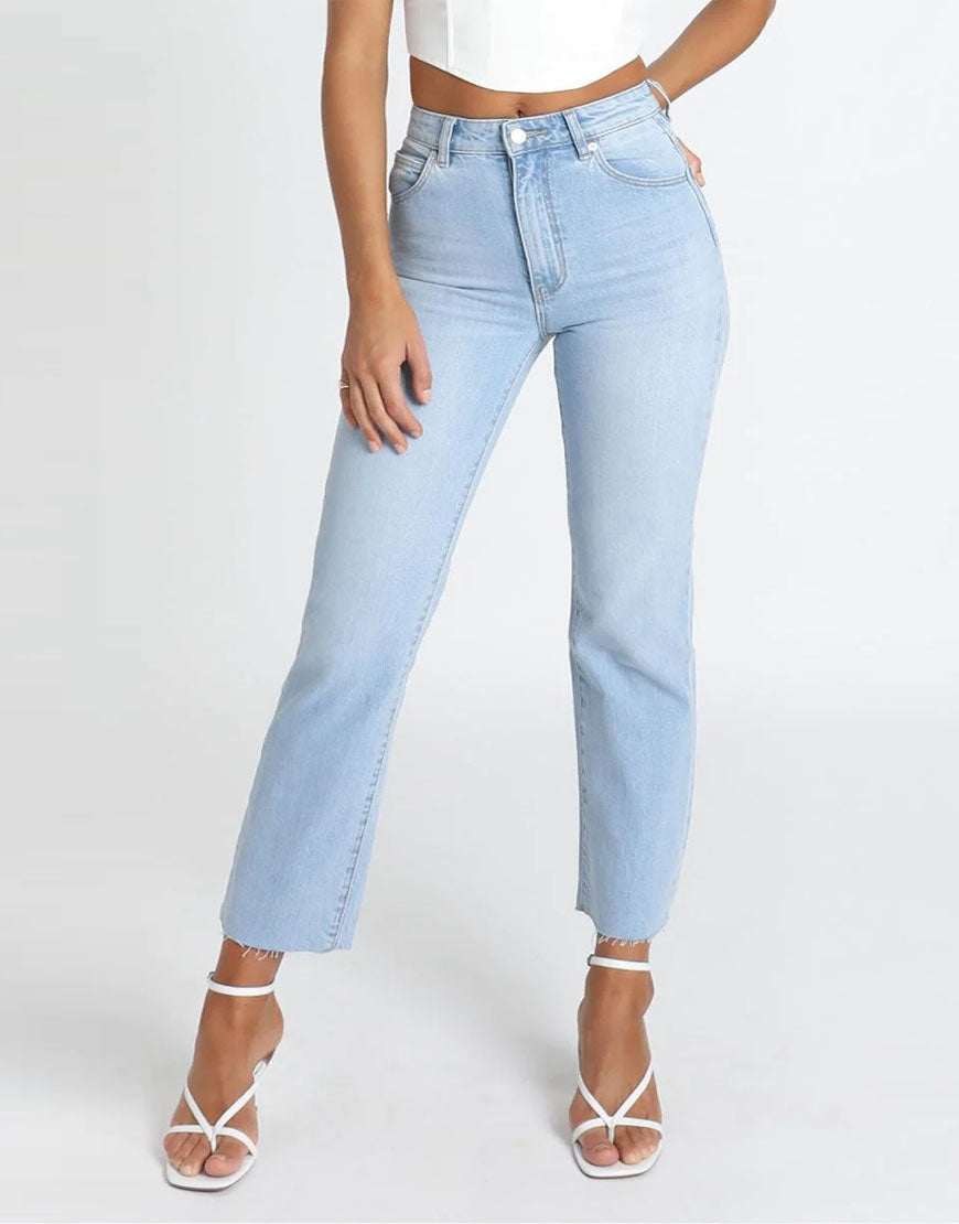 12 Different Ways To Style Mom Jeans, Hustle and Hearts