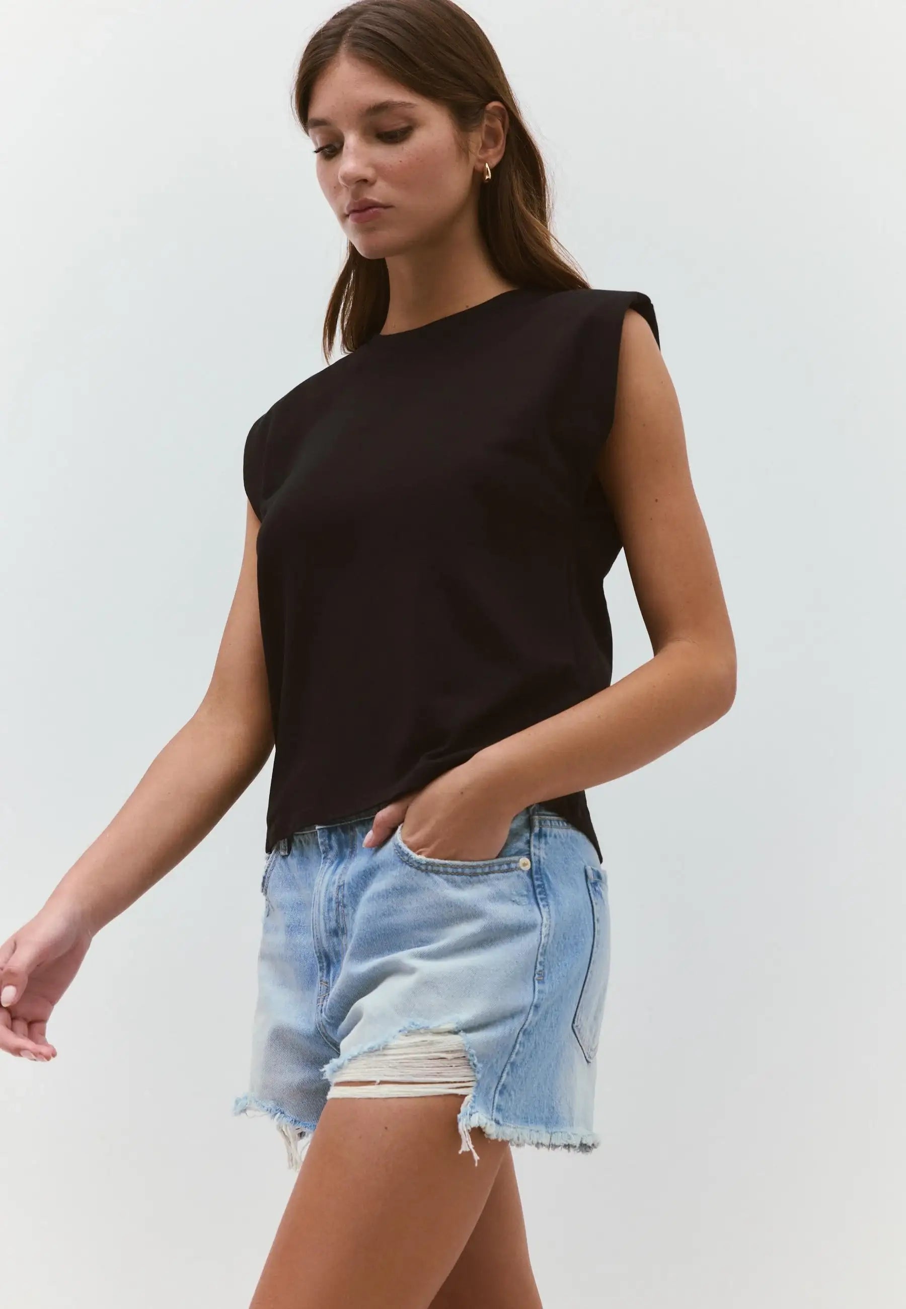 LT1K Regular Sleeveless T-Shirt.