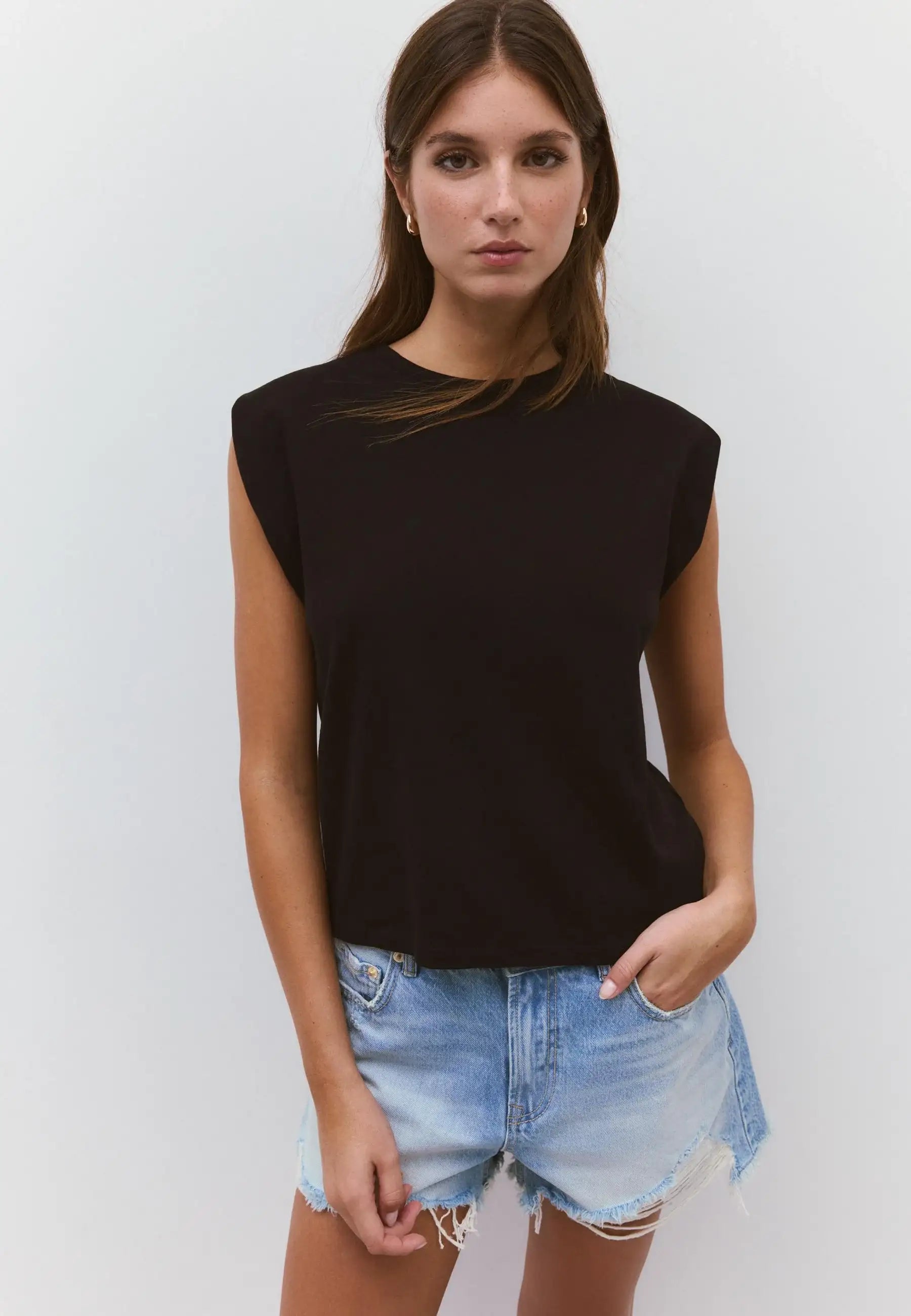 LT1K Regular Sleeveless T-Shirt.
