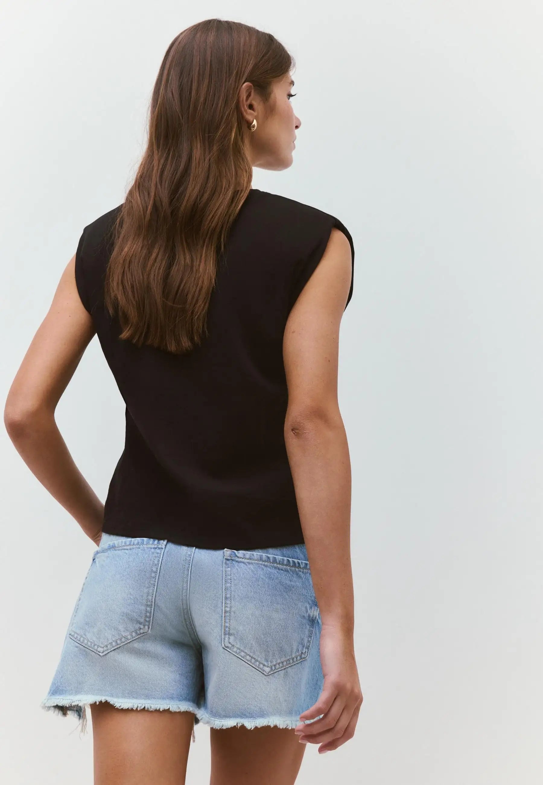 LT1K Regular Sleeveless T-Shirt.