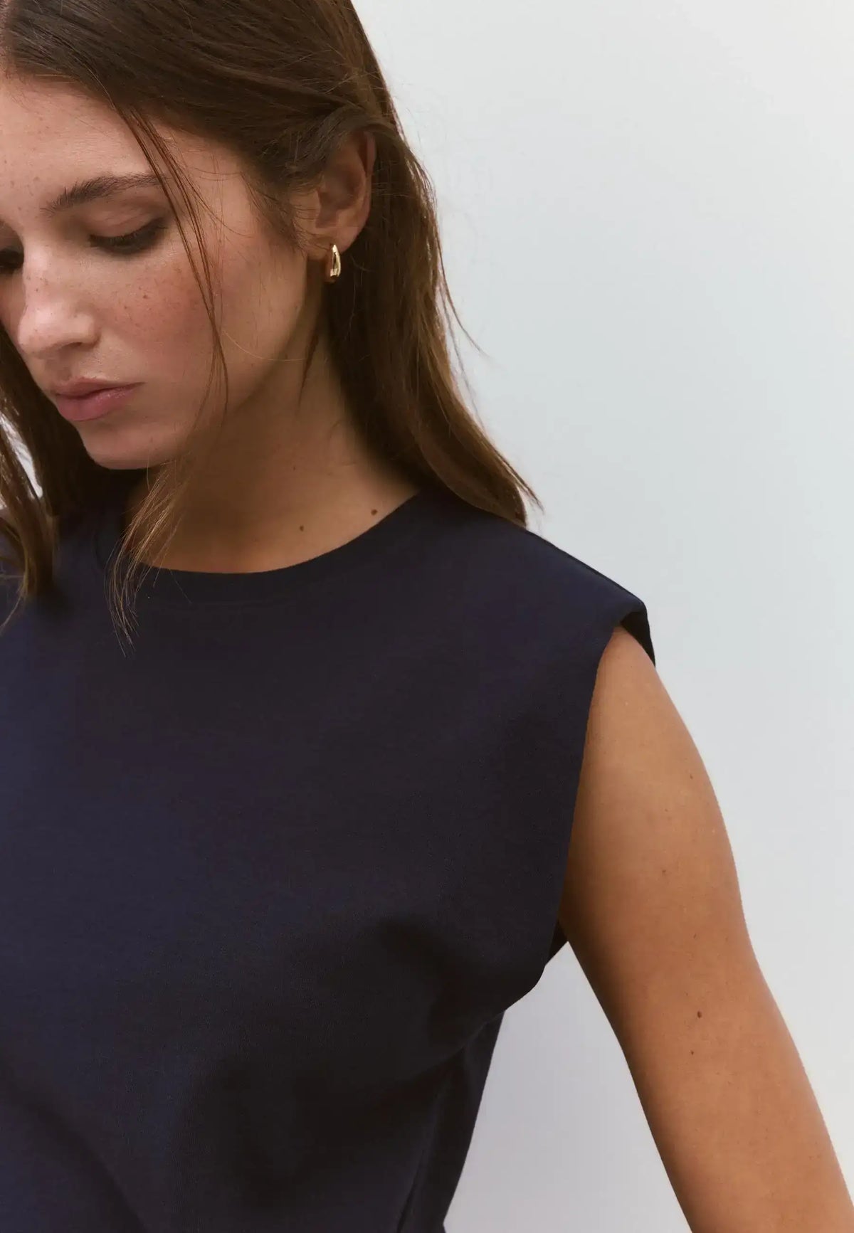 LT1K Regular Sleeveless T-Shirt.