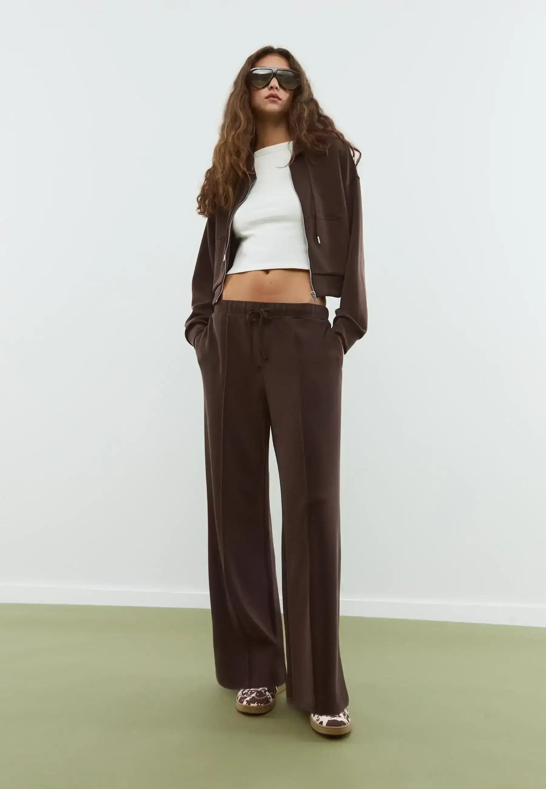 LT1K Brown Zip-Up Oversize Crop hoodie.
