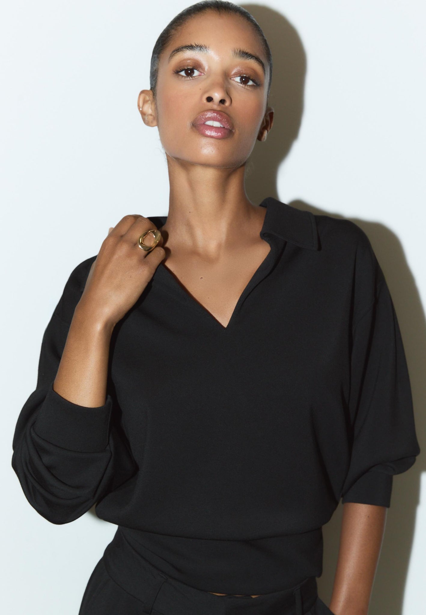 LT1K Black Collared Oversize Sweatshirt.