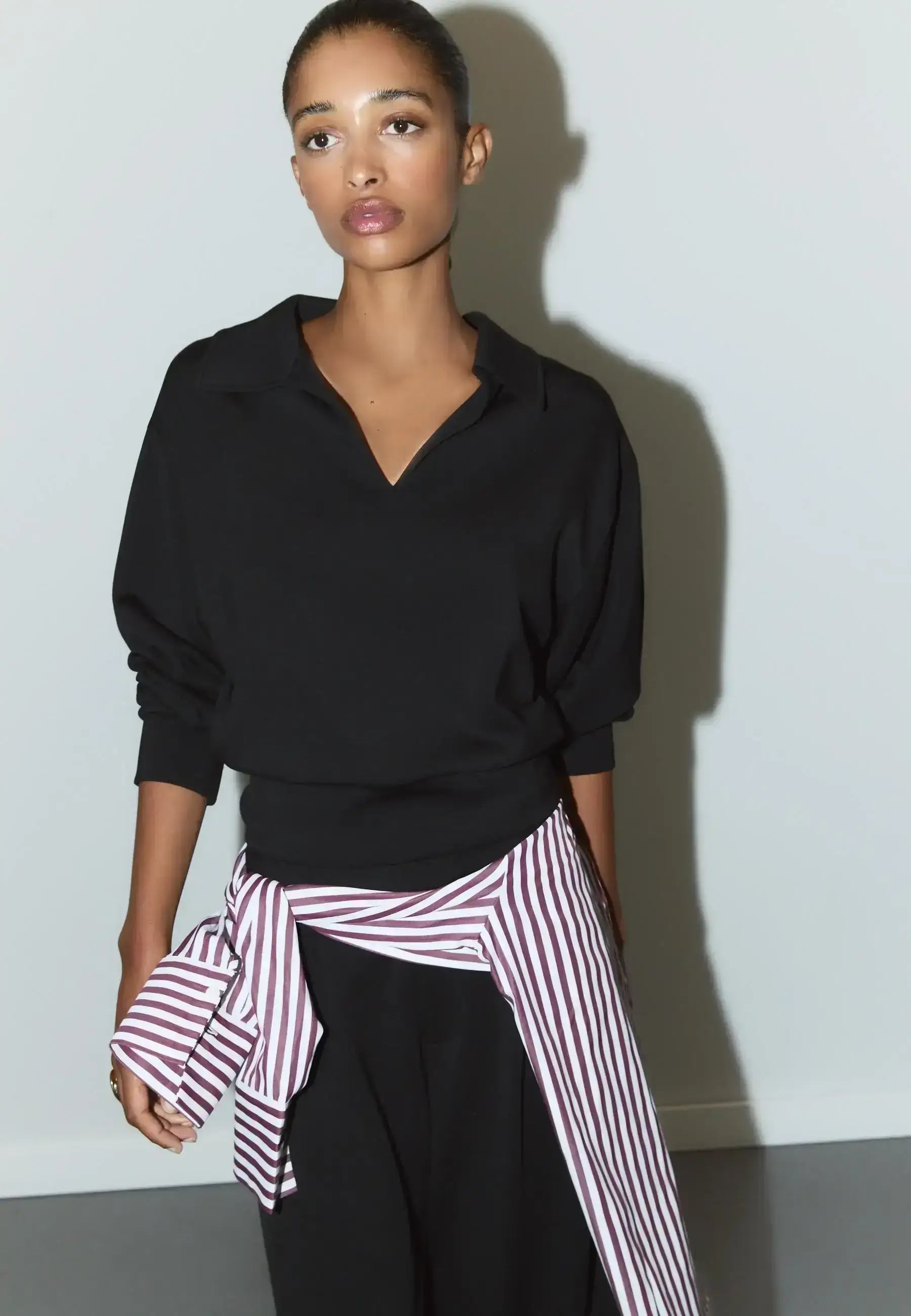 LT1K Black Collared Oversize Sweatshirt.