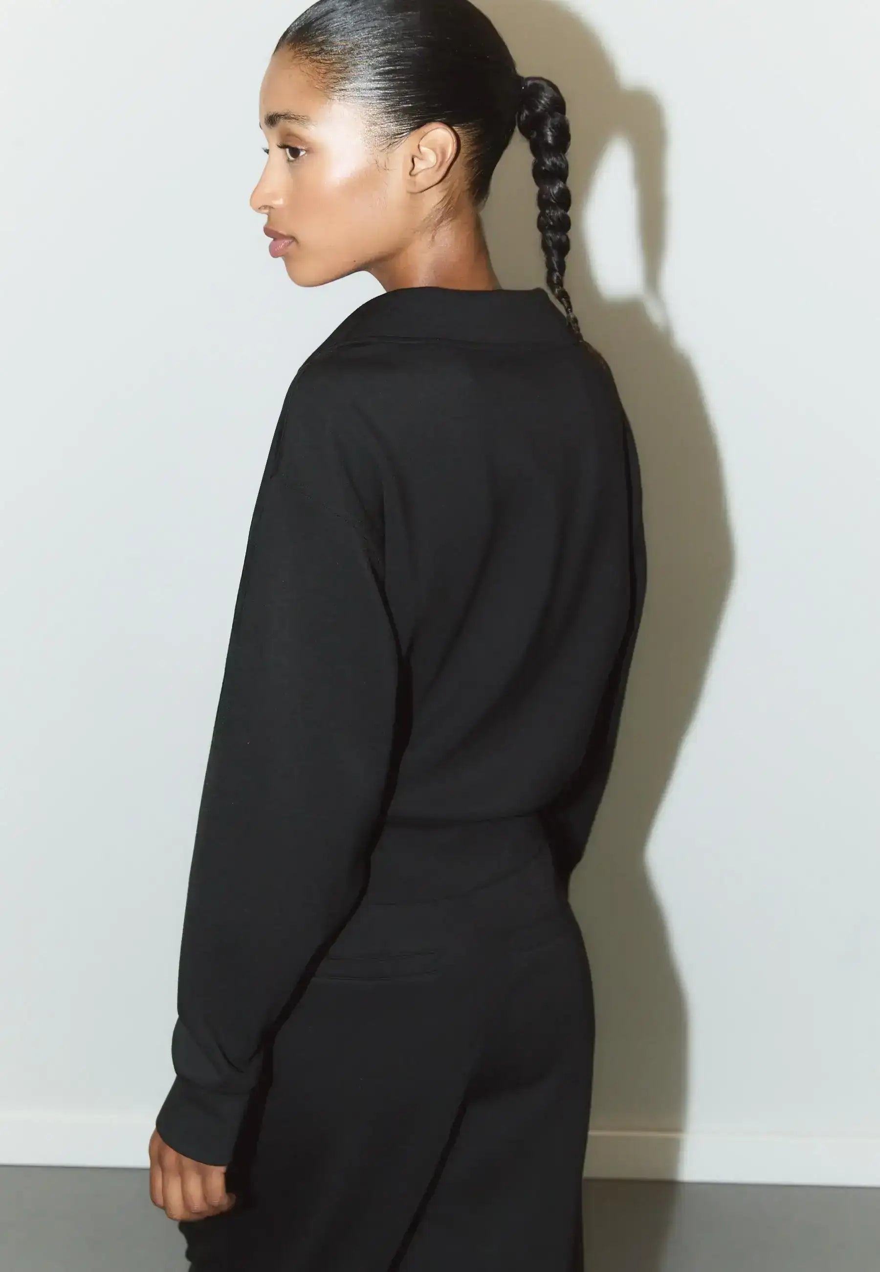 LT1K Black Collared Oversize Sweatshirt.