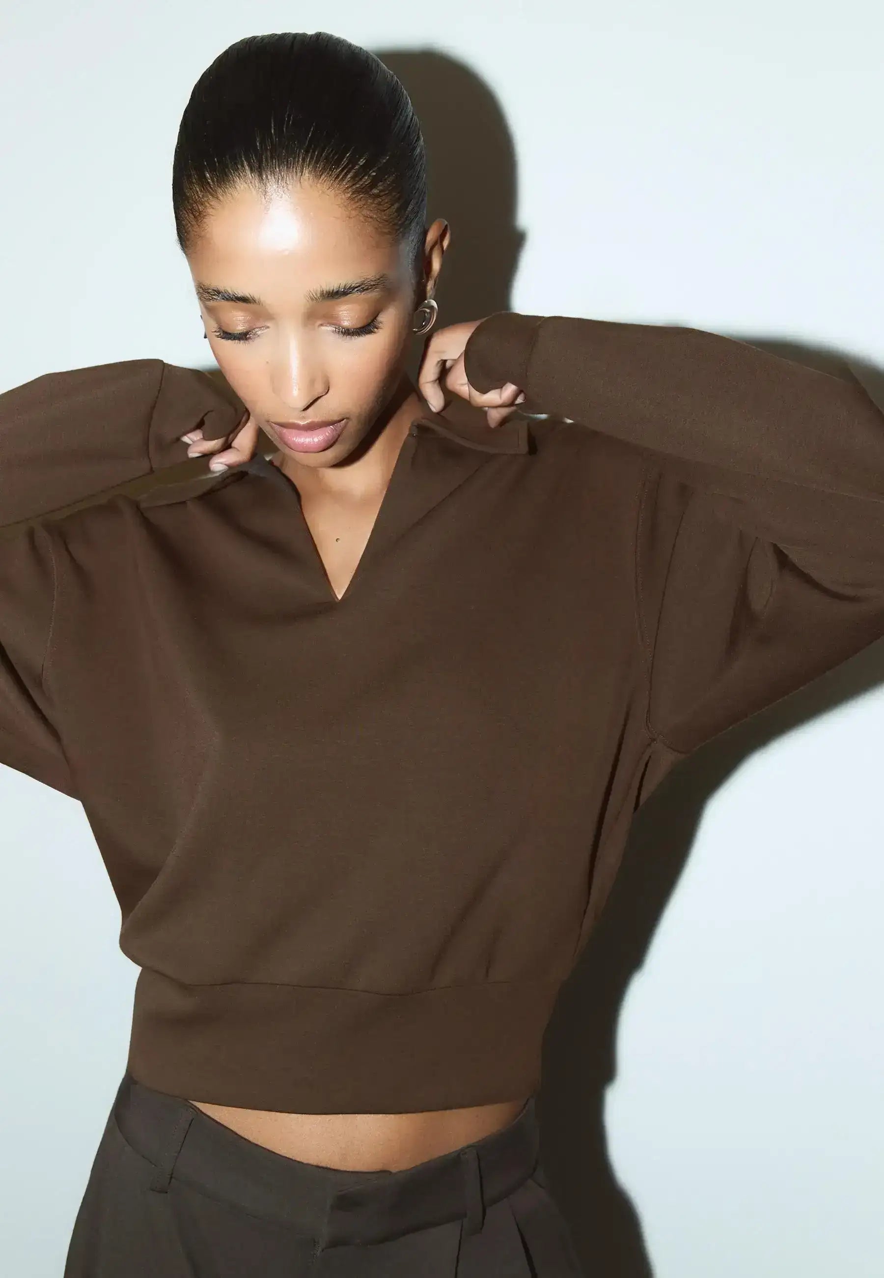 LT1K Brown Collared Oversize Sweatshirt.