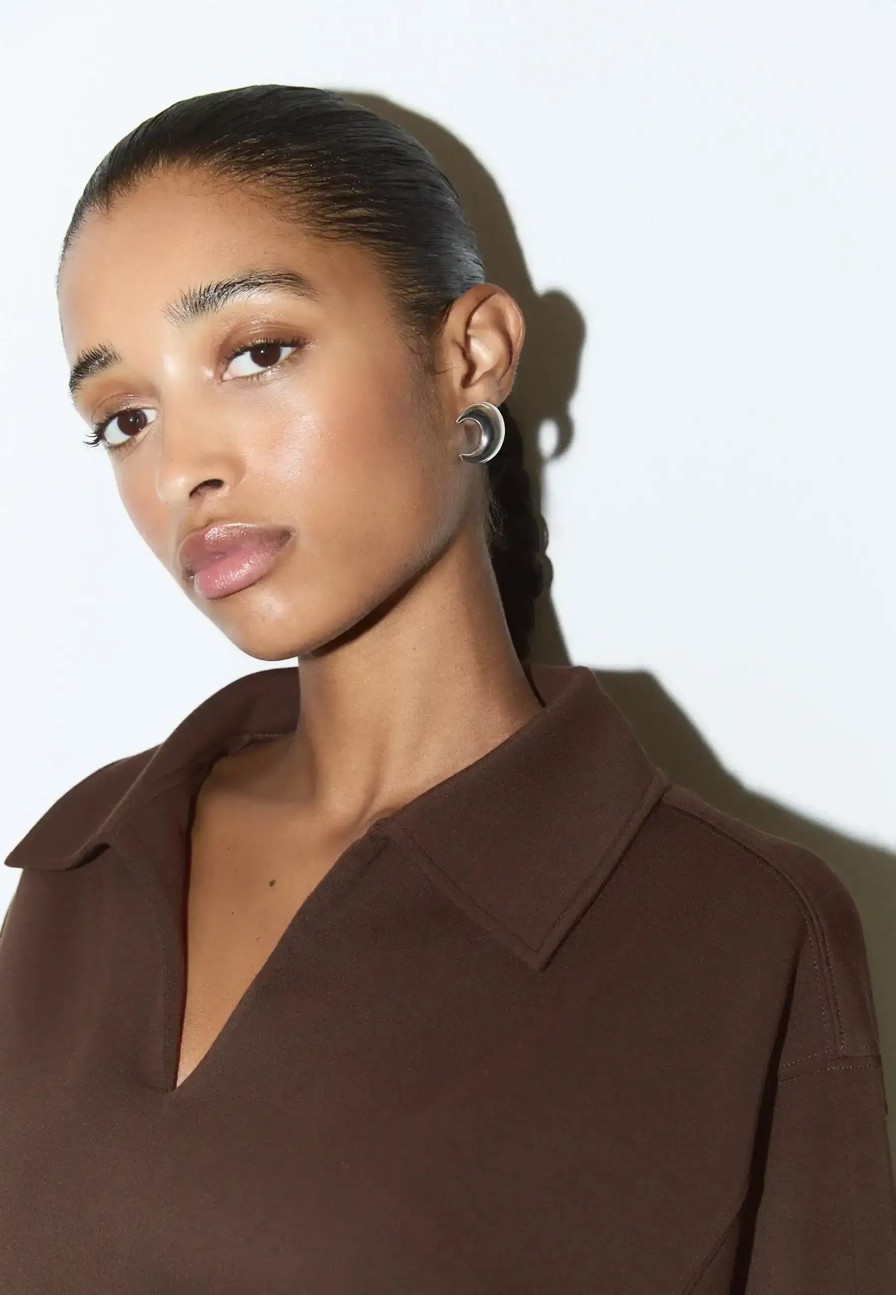 LT1K Brown Collared Oversize Sweatshirt.