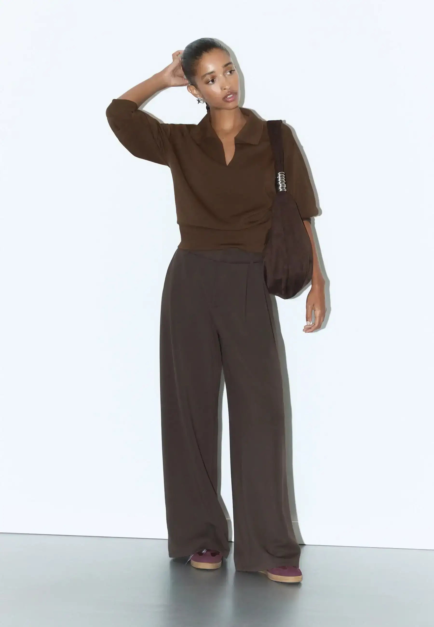 LT1K Brown Collared Oversize Sweatshirt.