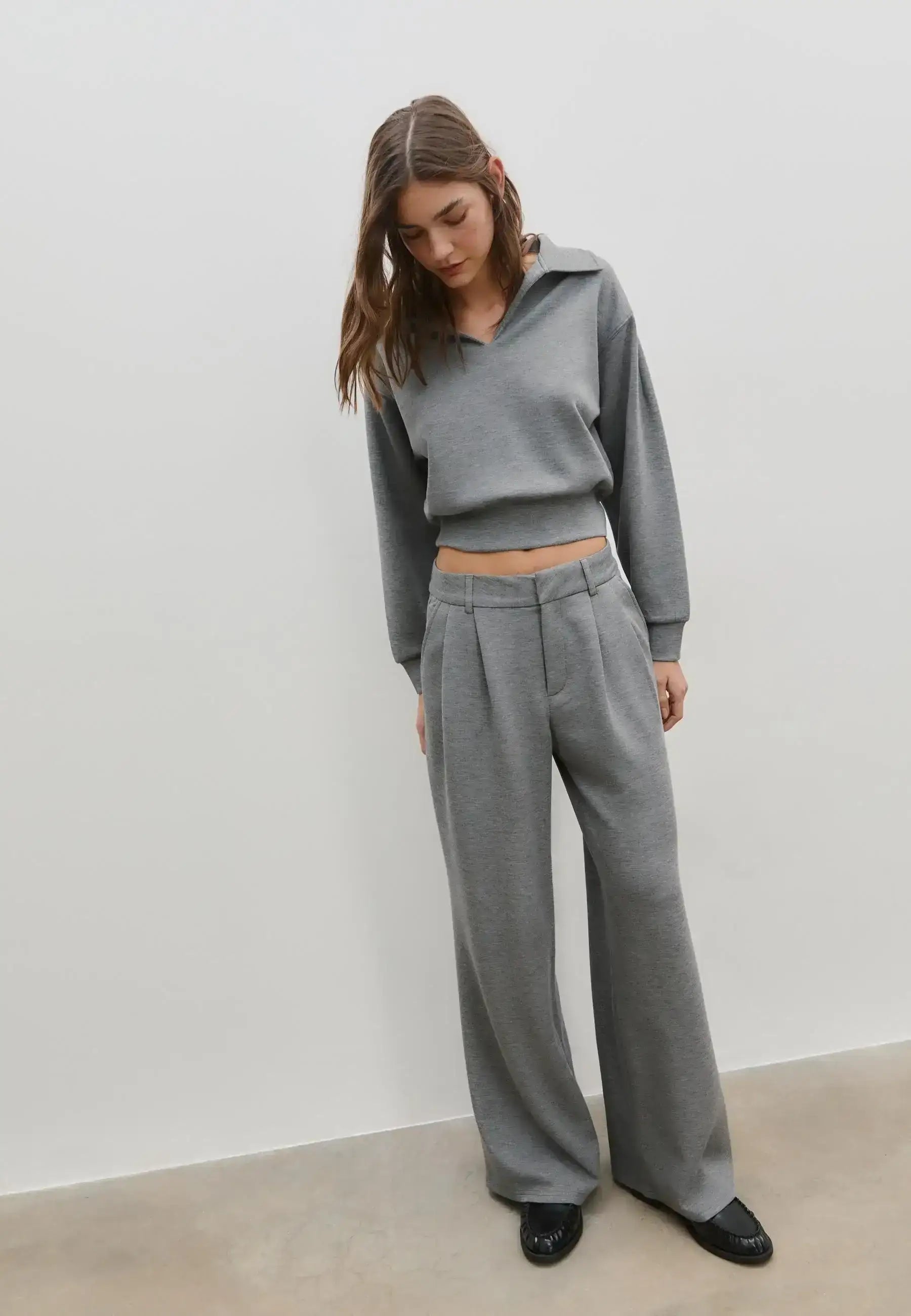 LT1K Grey Collared Oversize Sweatshirt.