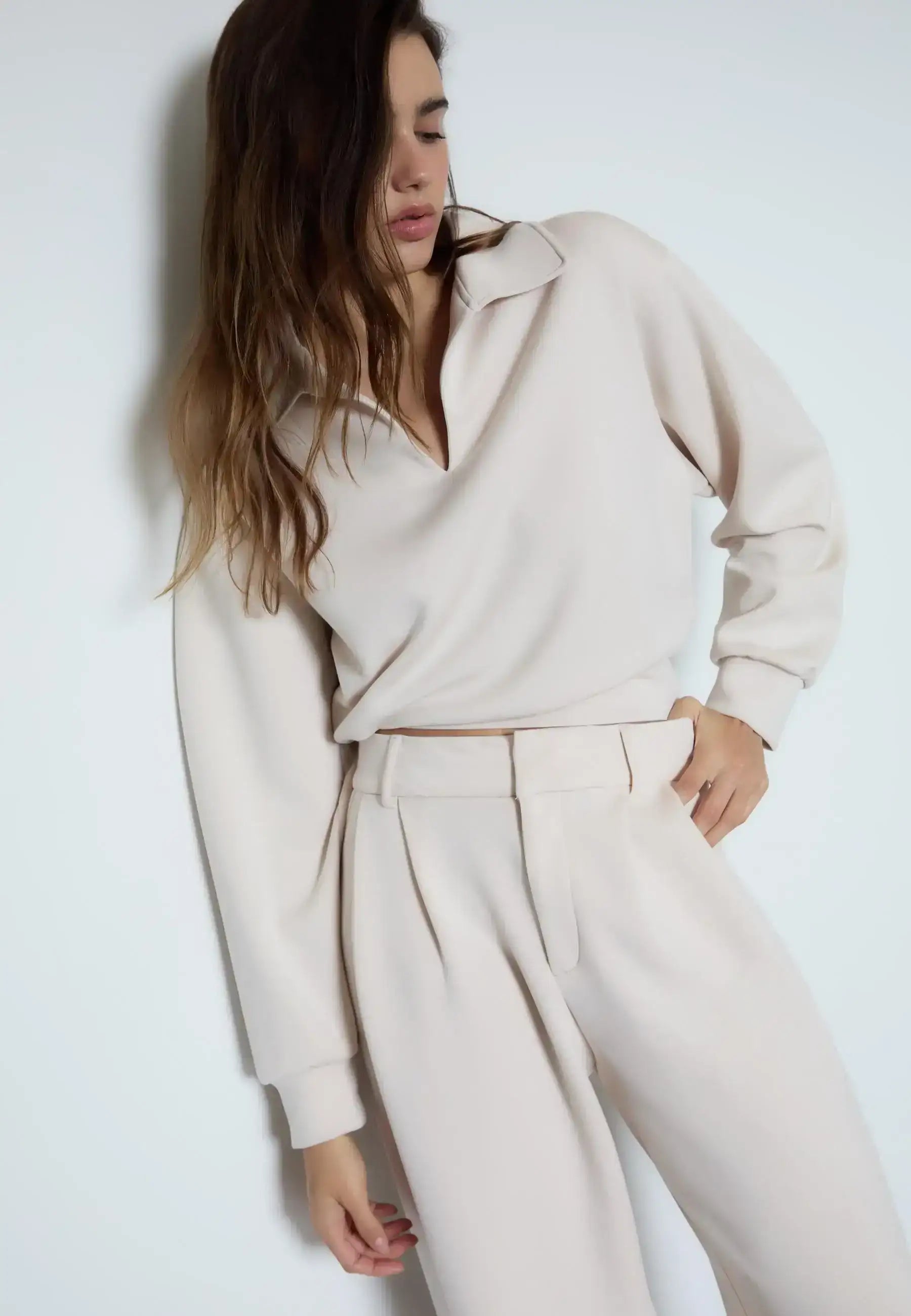 LT1K Sand Collared Oversize Sweatshirt.