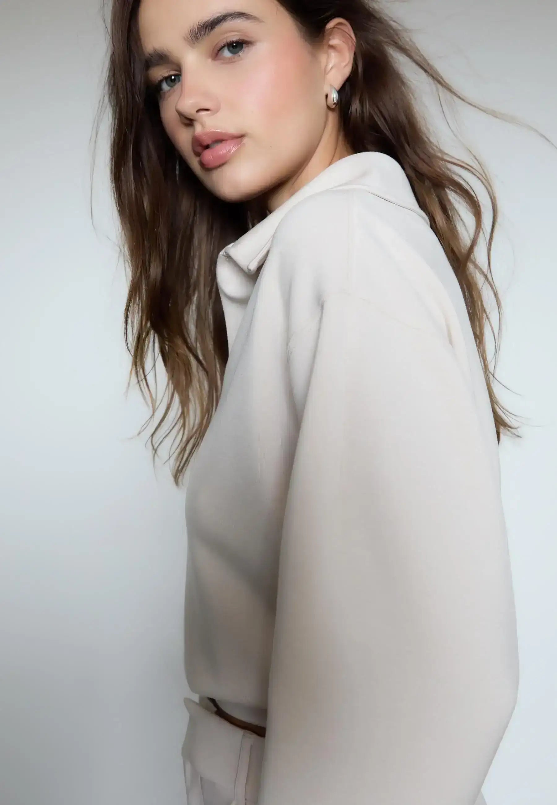 LT1K Sand Collared Oversize Sweatshirt.