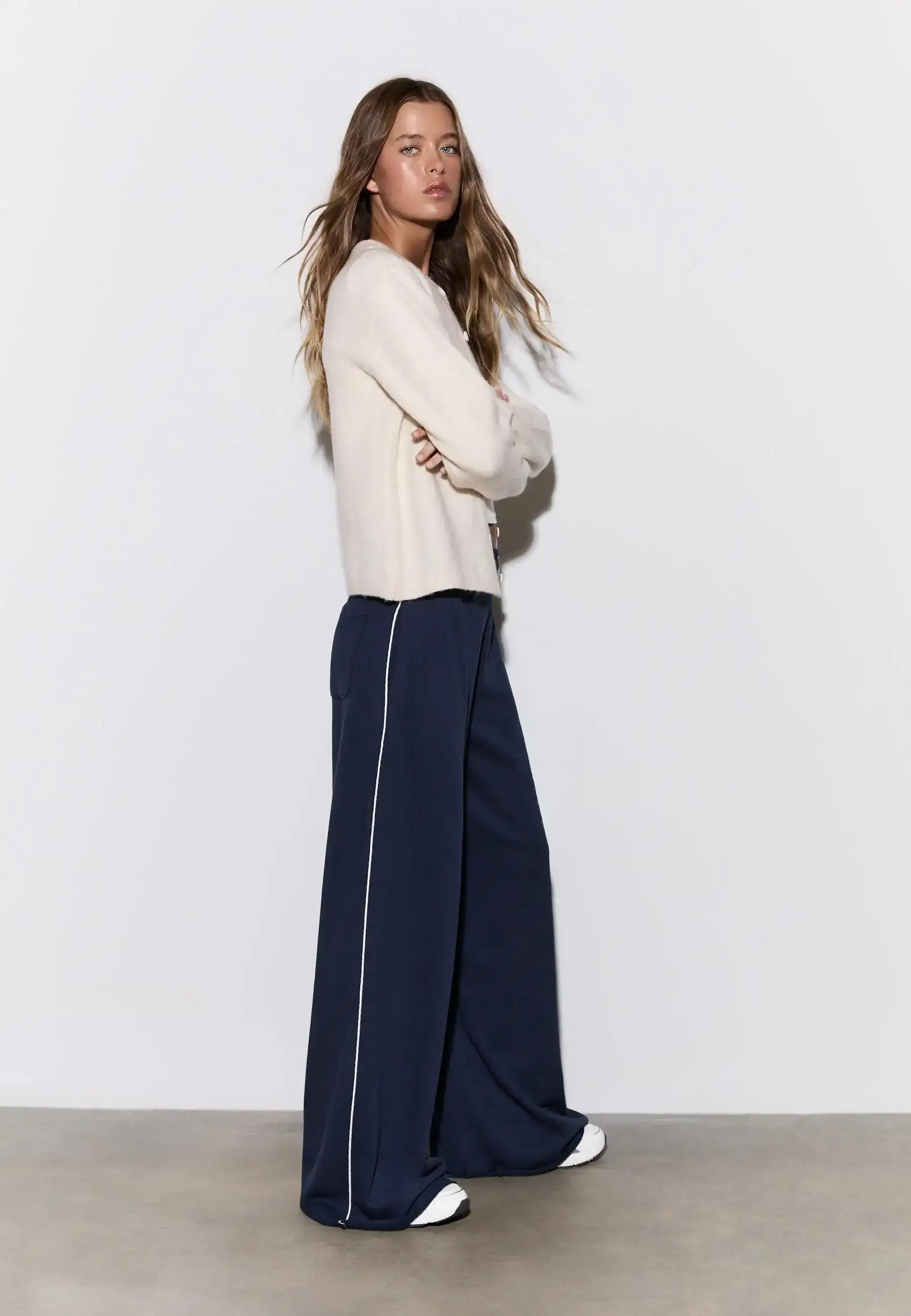 LT1K Single Side Piping Detail Wide-Leg Trouser.(Perfect For All Season)