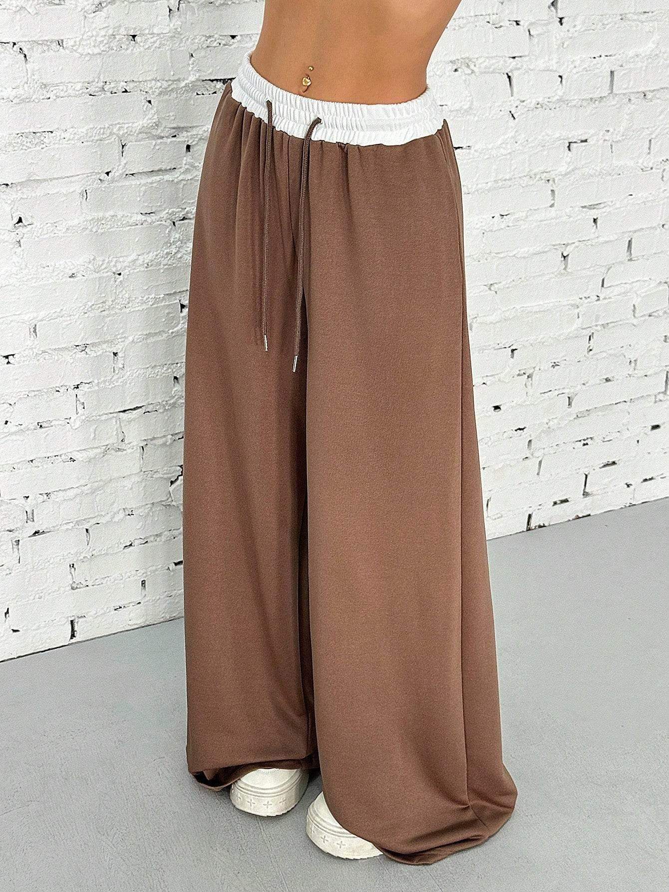 Contrast waist Wide-Leg Trouser.