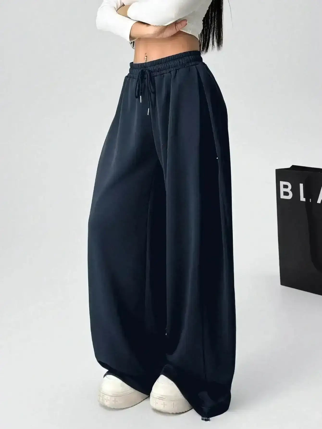 LT1K Navy Blue Wide-Leg Trouser. - lessthan1thousand