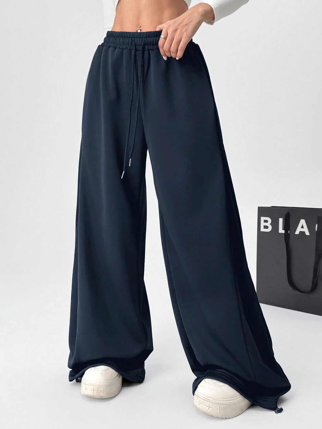 LT1K Navy Blue Wide-Leg Trouser.