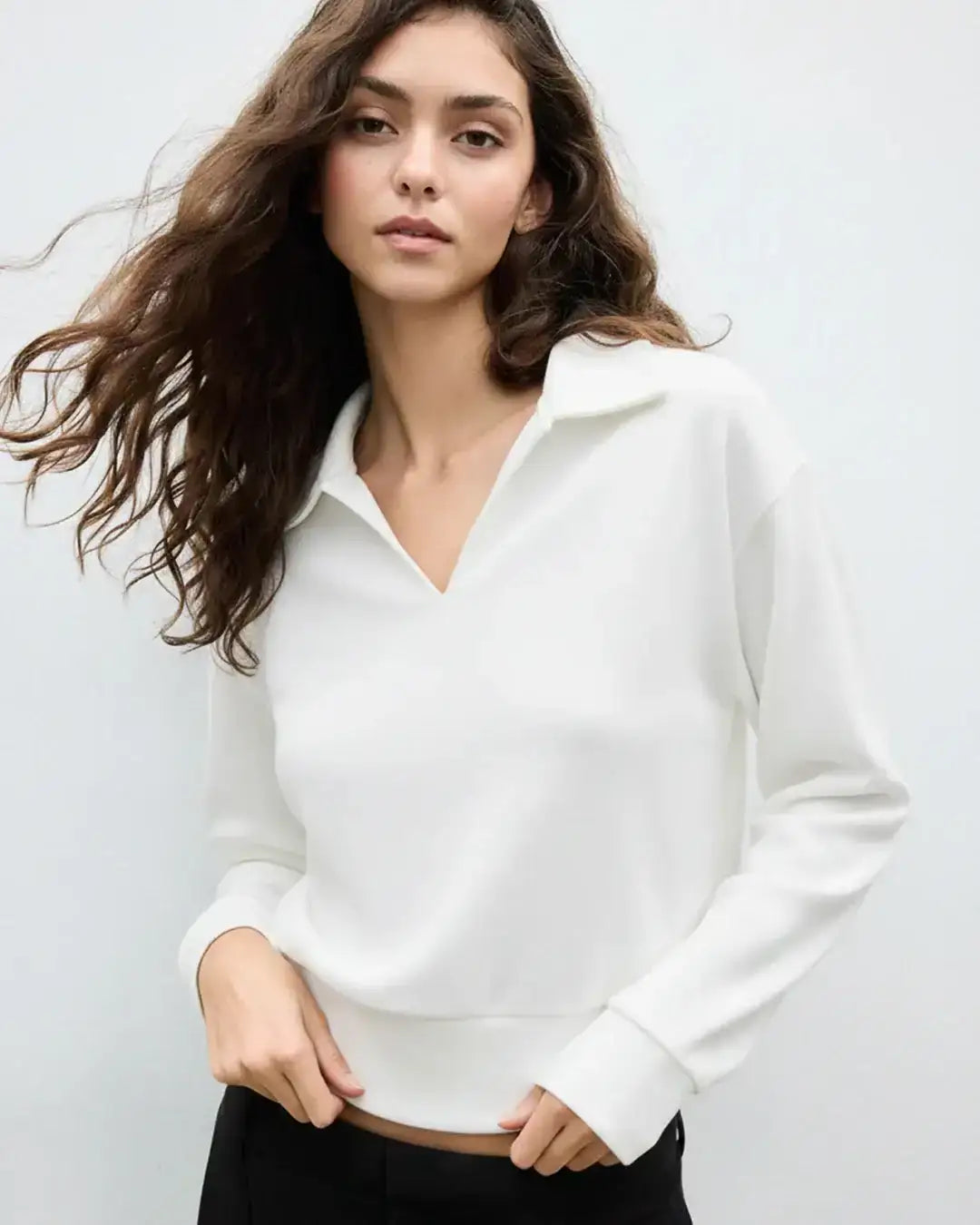 LT1K White Collared Oversize Sweatshirt.