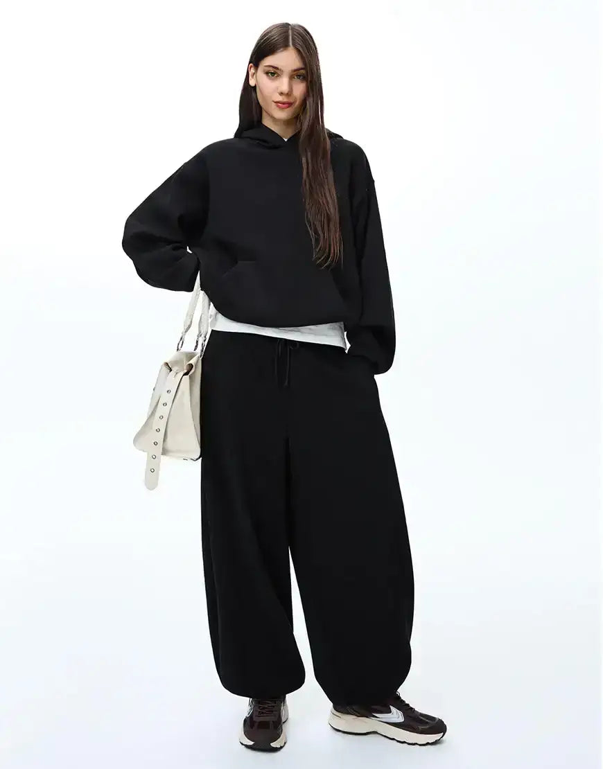 LT1K Basic Black Oversize hoodie.