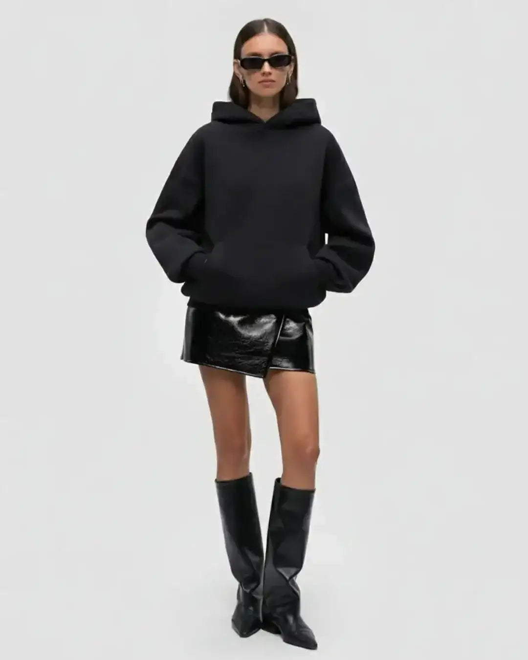 LT1K Basic Black Oversize hoodie.
