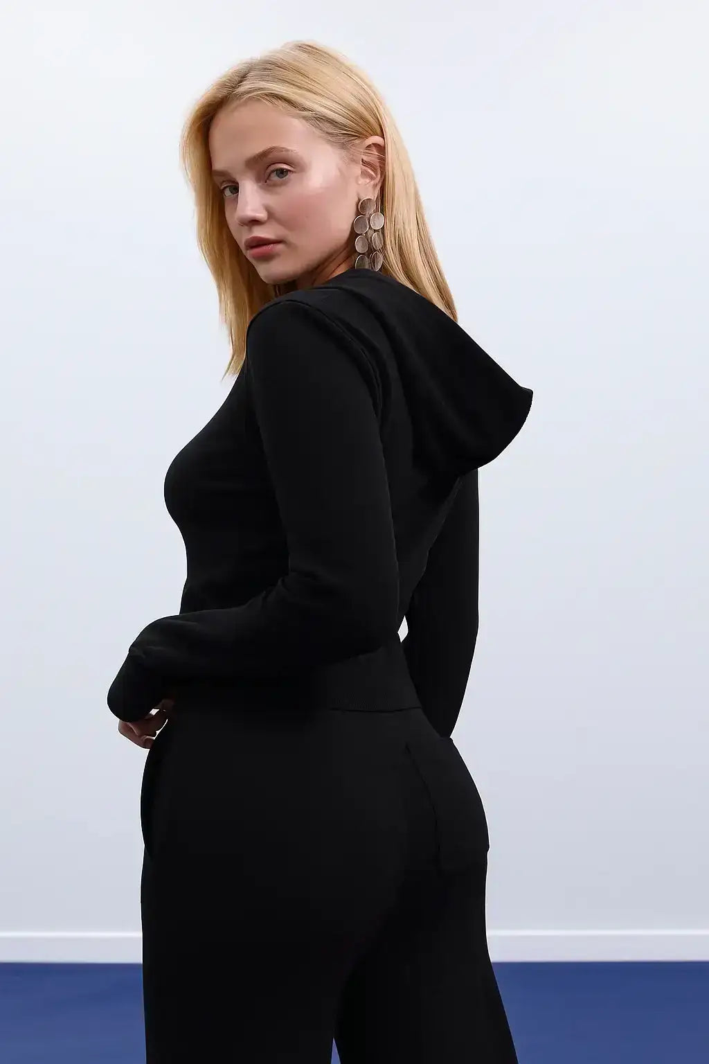 LT1K Zip-Up Slim Black hoodie.