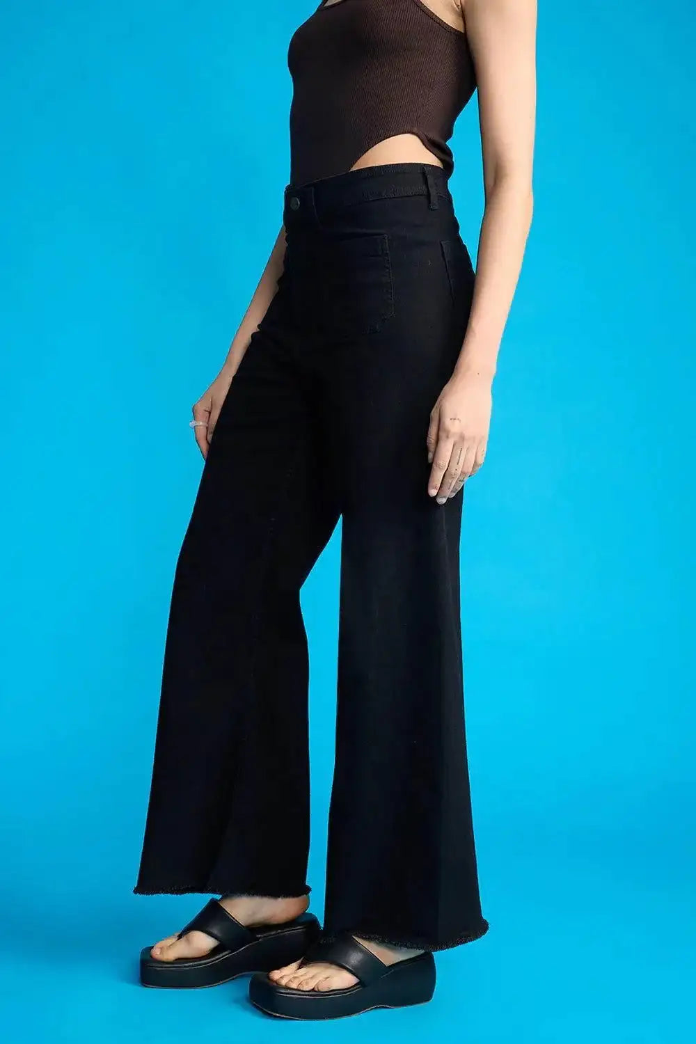 ZARA Black Utility Pocket Wide-Leg Frayed Hem Jeans. - lessthan1thousand