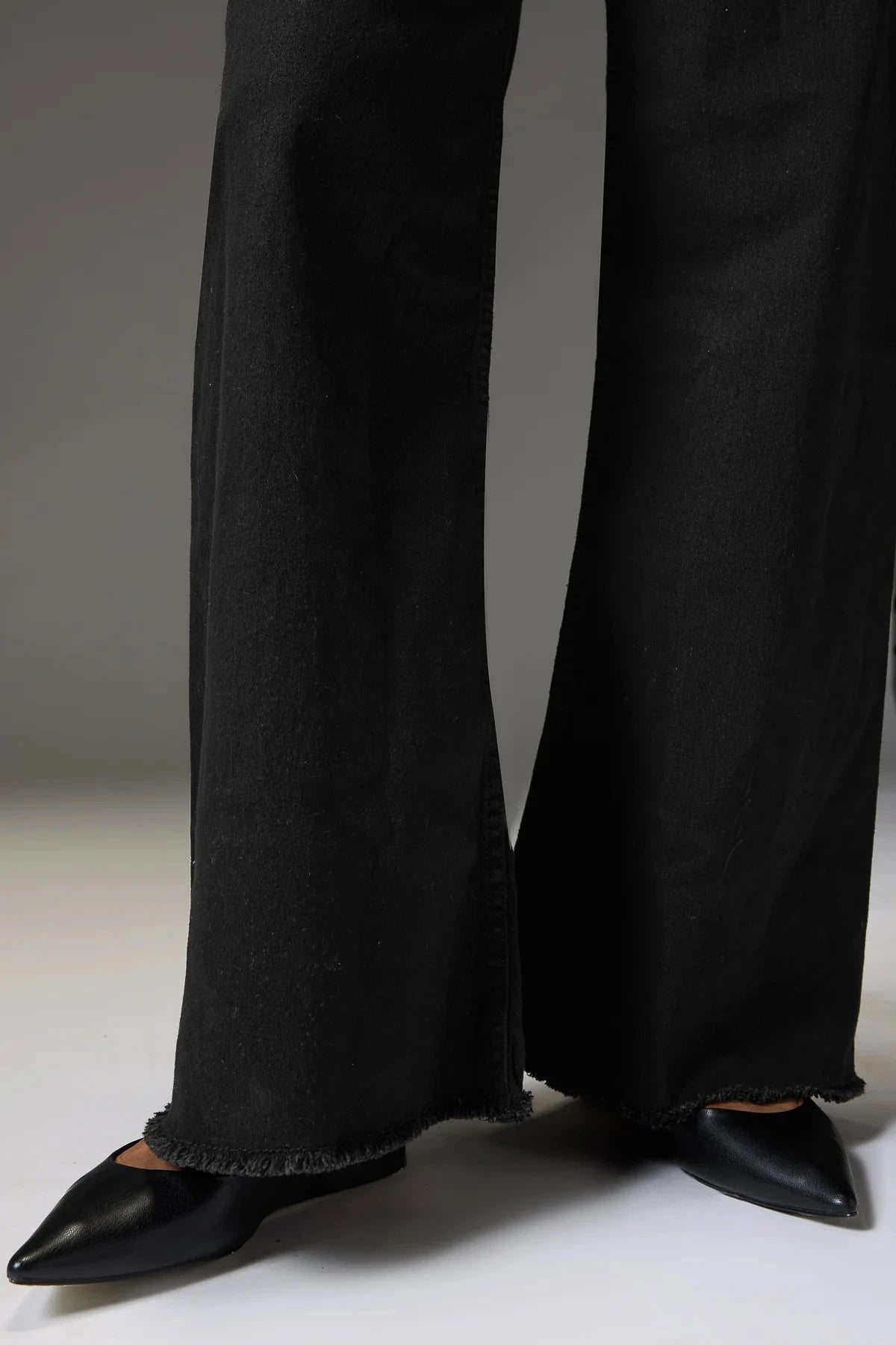 LT1K Black Utility Pocket Wide-Leg Frayed Hem Jeans. - lessthan1thousand