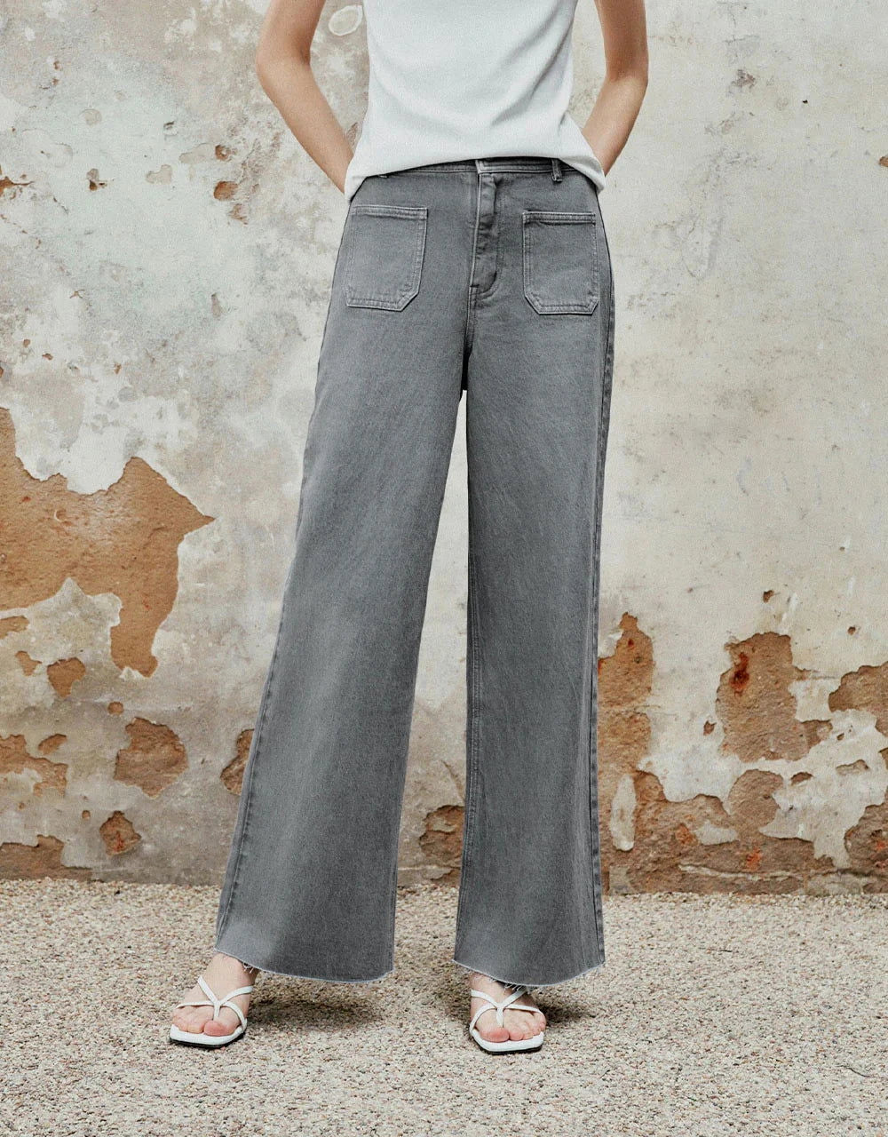 LT1K Grey Utility Pocket Wide-Leg Frayed Hem Jeans. - lessthan1thousand