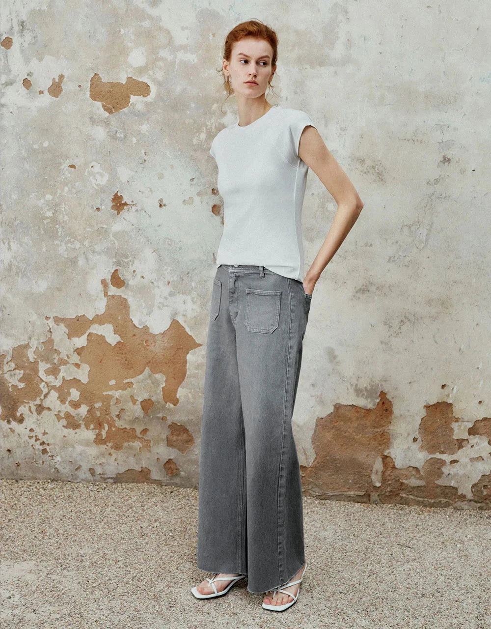 LT1K Grey Utility Pocket Wide-Leg Frayed Hem Jeans. - lessthan1thousand