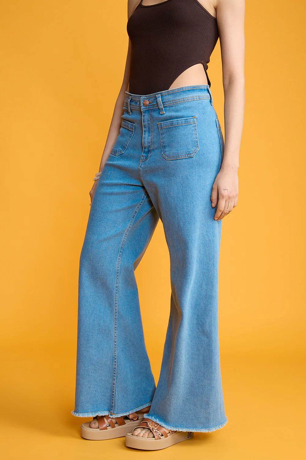 LT1K Light Blue Utility Pocket Wide-Leg Frayed Hem Jeans. - lessthan1thousand