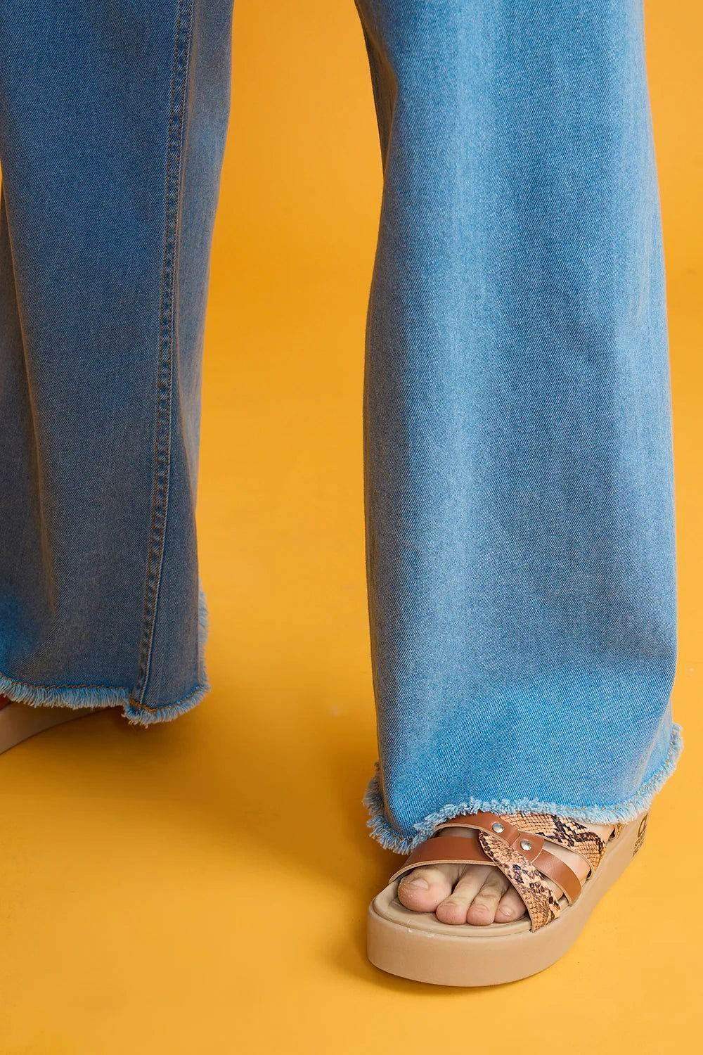 LT1K Light Blue Utility Pocket Wide-Leg Frayed Hem Jeans. (MINOR FAULT) - lessthan1thousand