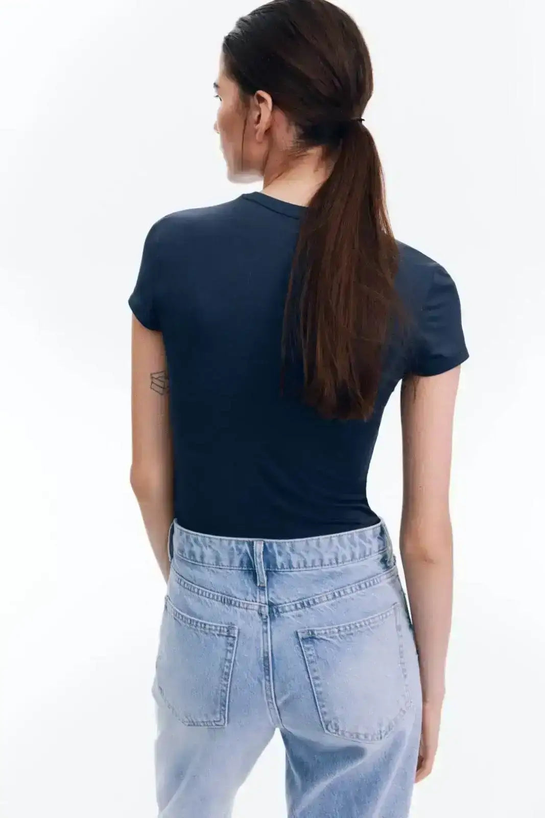 LT1K Pure Black  Essential Slim T-Shirt.