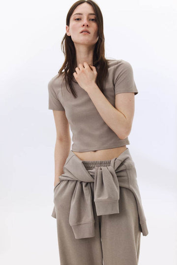 LT1K Slim Light Taupe Essential T-Shirt.