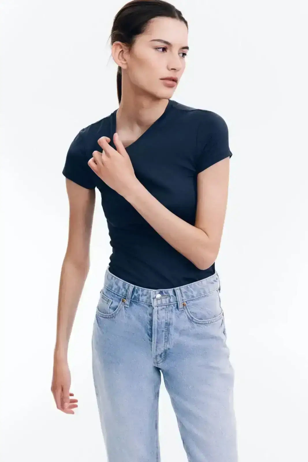 LT1K Pure Black  Essential Slim T-Shirt.