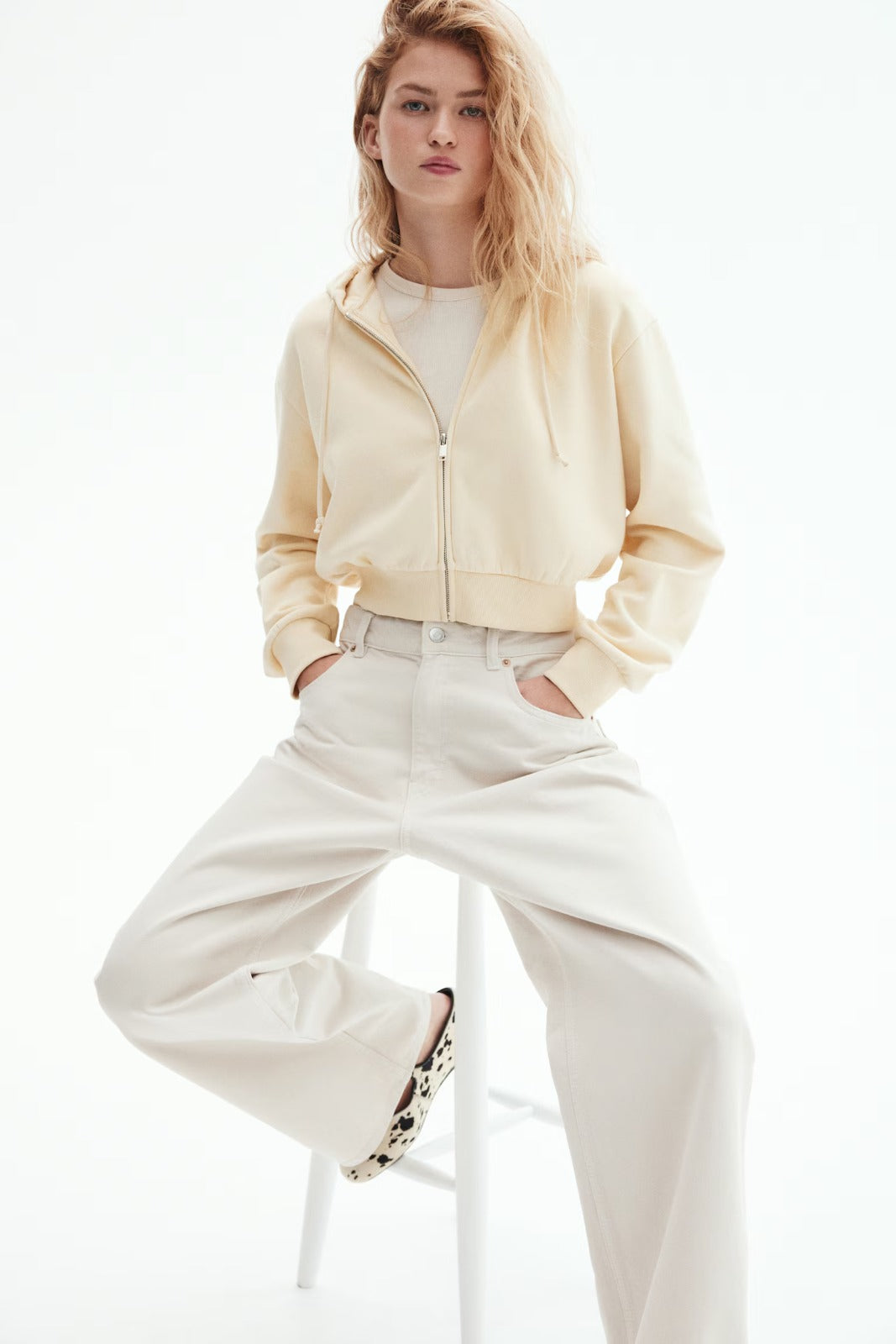 LT1K Sand Zip-Up Oversize Crop hoodie.