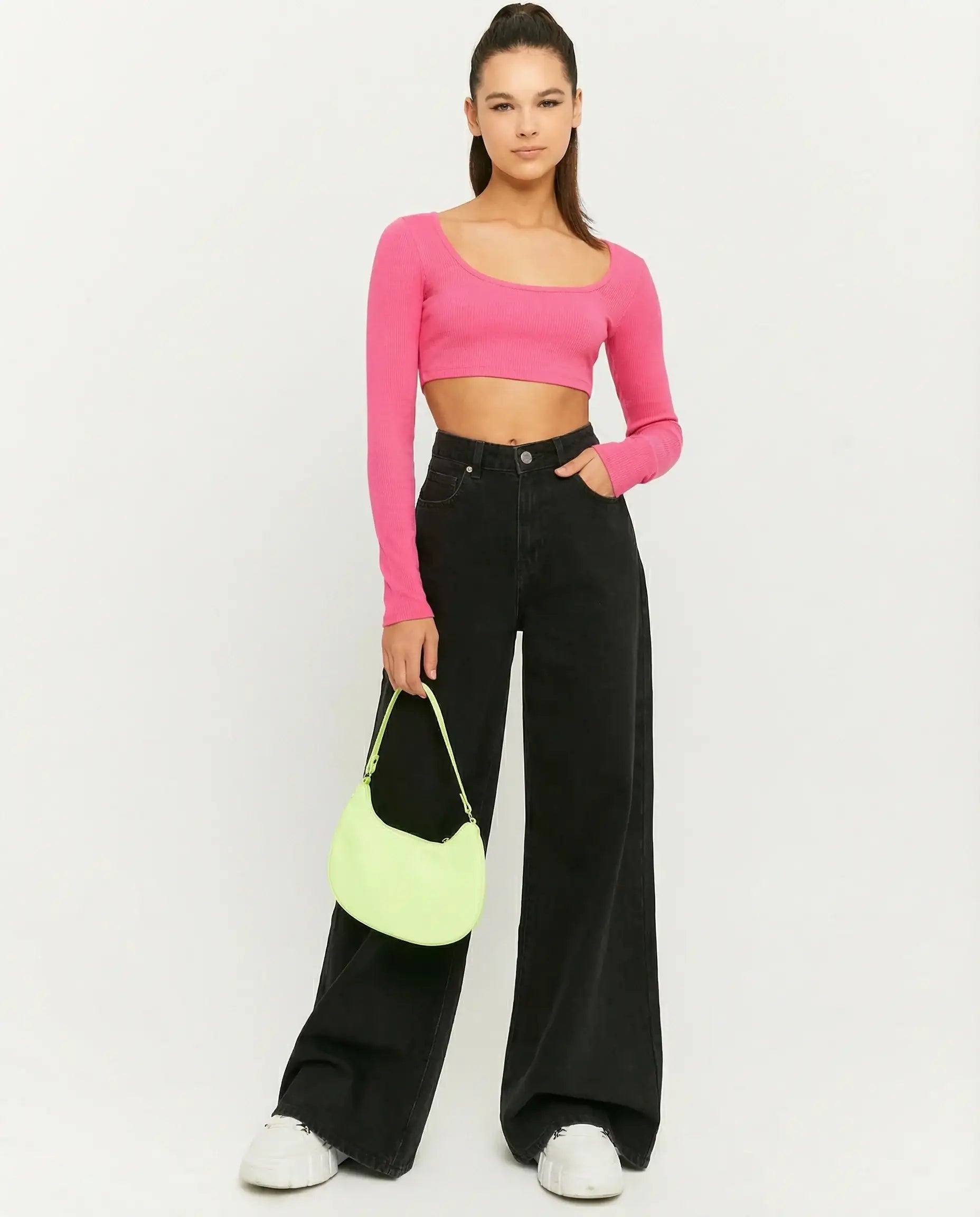 LT1K Pure Black High-Waist Wide-Leg Jeans.