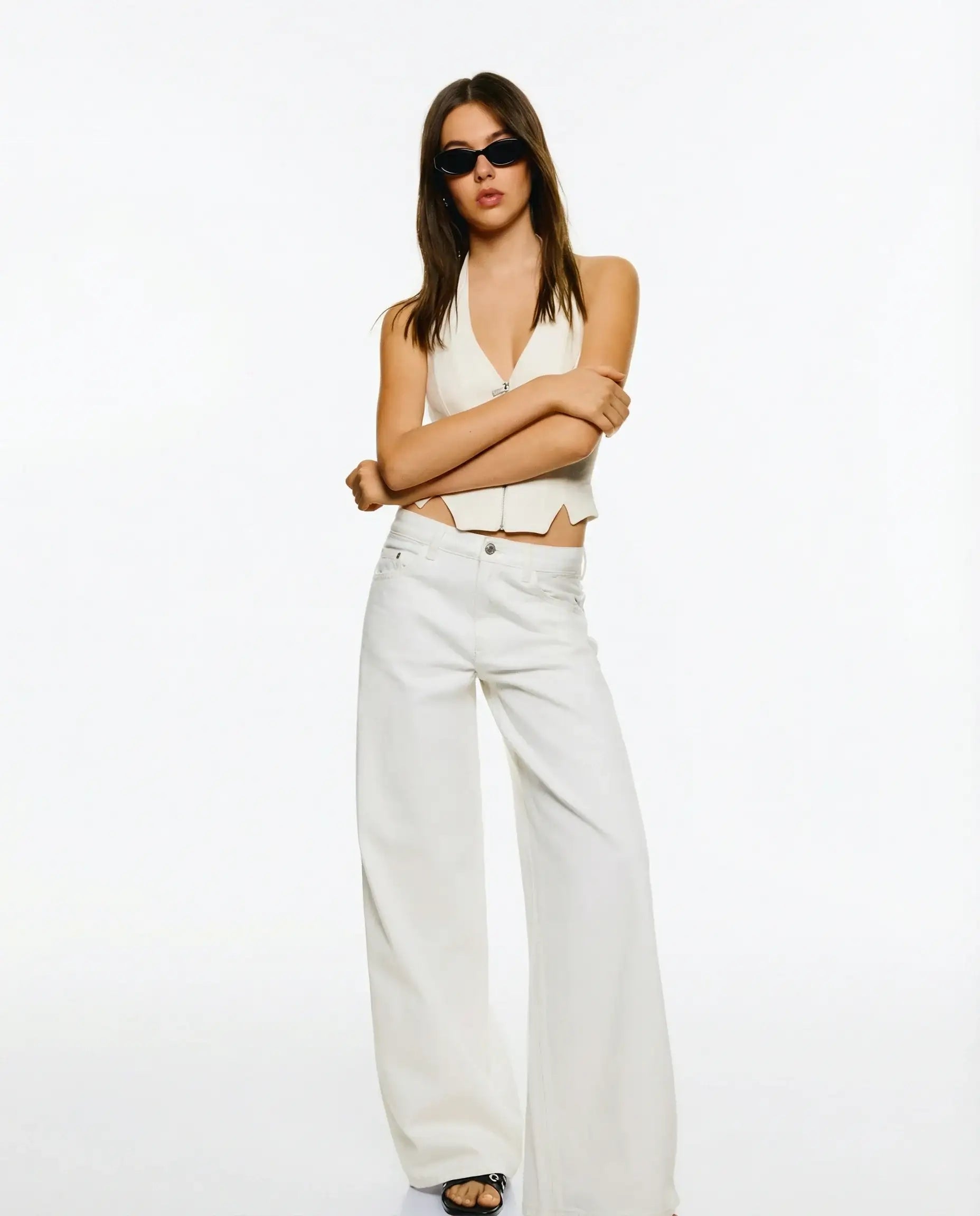 LT1K White High-Waisted Wide-Leg Jeans.