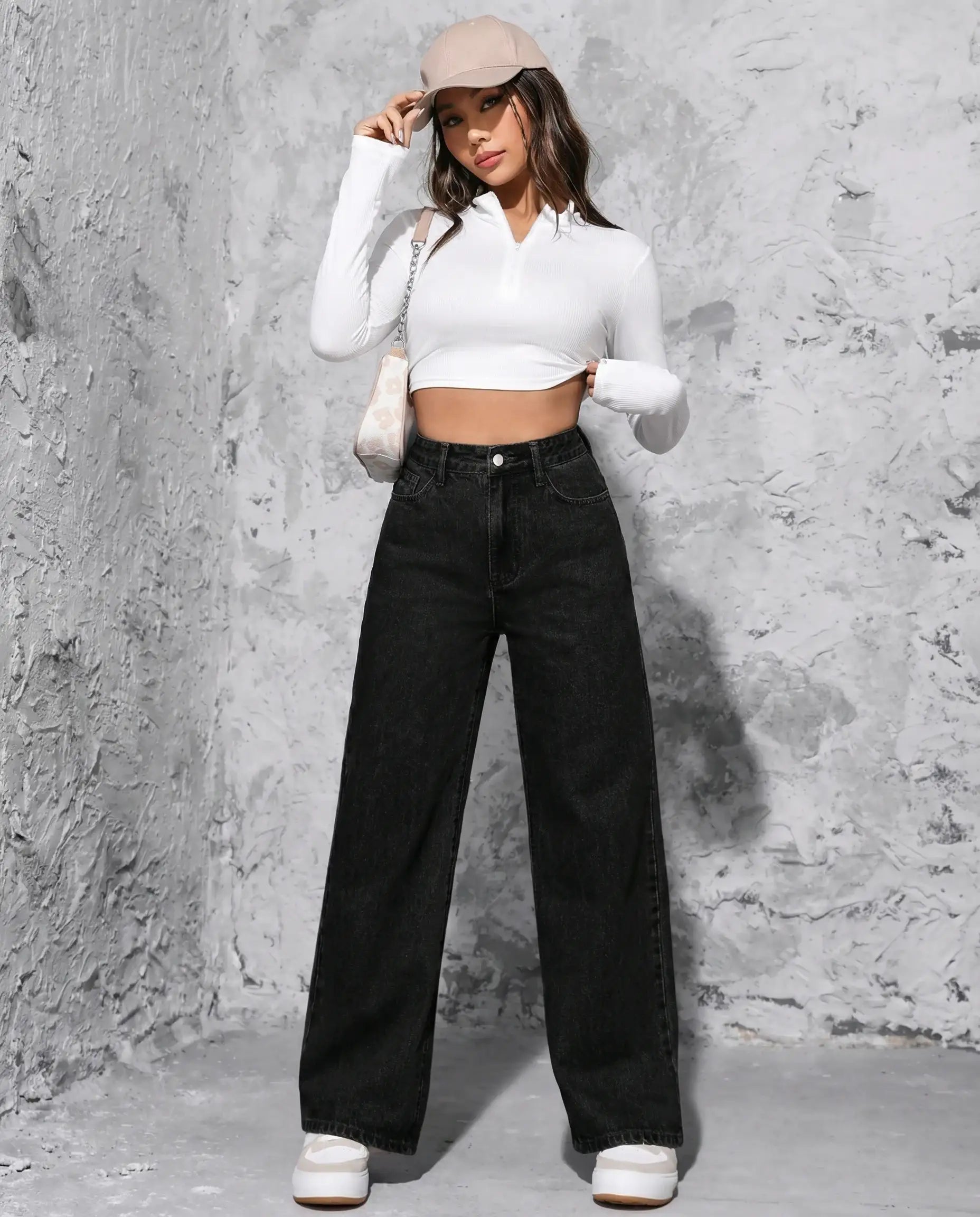 LT1K Black High-Waist Loose  Jeans.